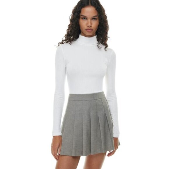 Aritzia Sweaters - NWOT Aritzia Sundas Best Freshman Turtleneck